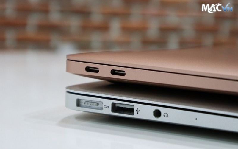 kiem tra ngoai hinh va ket noi cua macbook cu Có Nên Mua MacBook Cũ? Những Lý Do Thuyết Phục Bạn Nên Mua MacBook Cũ Kiểm tra ngoại hình và kết nối khi mua MacBook cũ