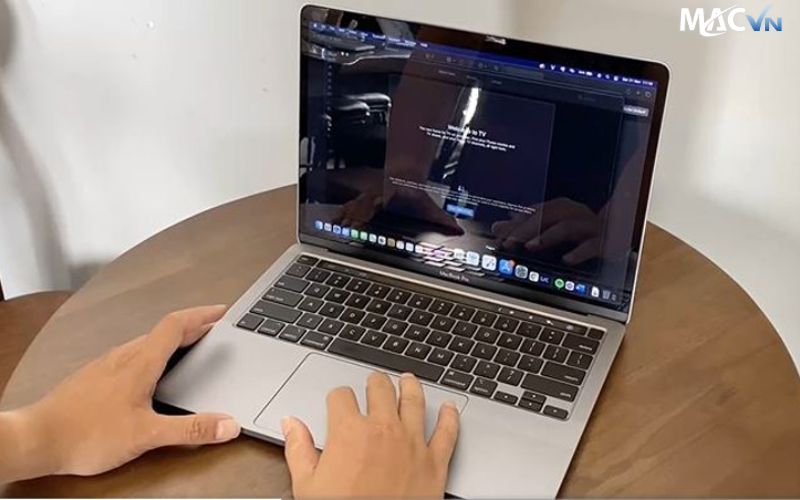 MacBook với Trình duyệt web và email cực hoàn hảo