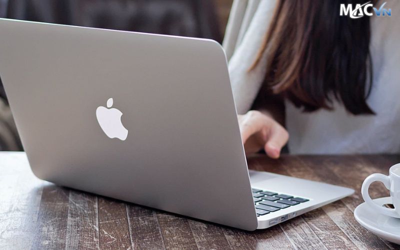 Nên chọn mua MacBook mới hay cũ?