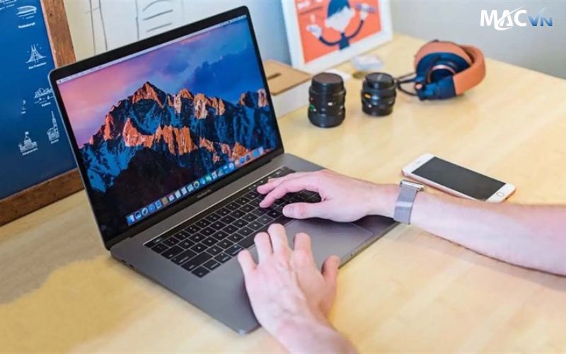 nhiet do va tieng on duoc kiem soat tot cua macbook cu Có Nên Mua MacBook Cũ? Những Lý Do Thuyết Phục Bạn Nên Mua MacBook Cũ Nhiệt độ và tiếng ồn được kiểm soát tốt của dòng MacBook cũ