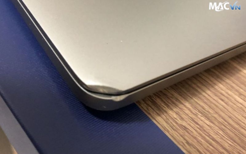 Xem xét kỹ ngoại hình và kết nối của MacBook cũ