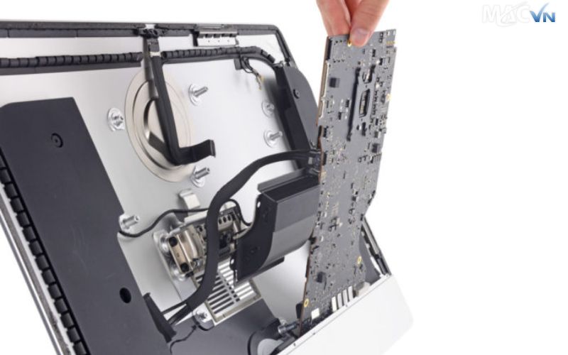 kiem tra can than tinh trang may 1 Mua Imac Cũ Chất Lượng – Đánh Giá & Hướng Dẫn Mua Sắm kiểm tra cẩn thận tình trạng iMac cũ kỹ lưỡng
