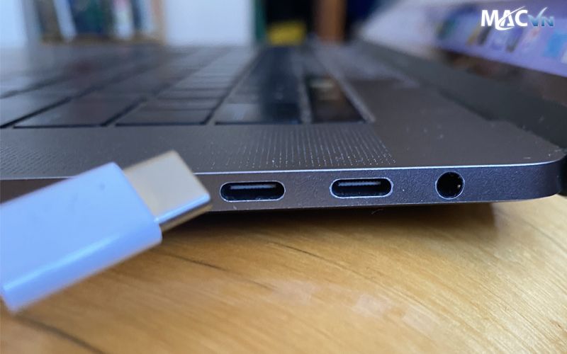 Macbook không sạc pin được