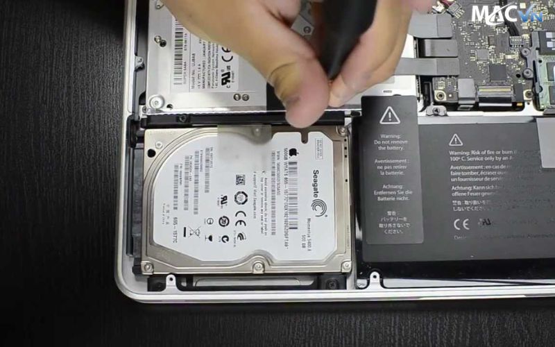 Nâng cấp ổ cứng và RAM Macbook của Macvn