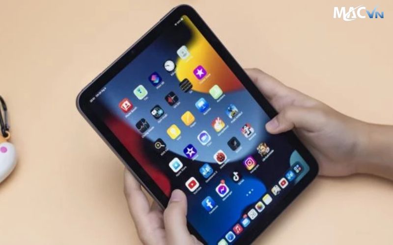 Hình ảnh sắc nét trên màn hình Liquid Retina 8.3 inch