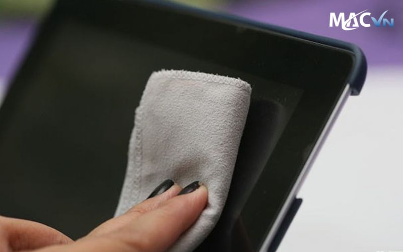 Vệ sinh màn hình iPad