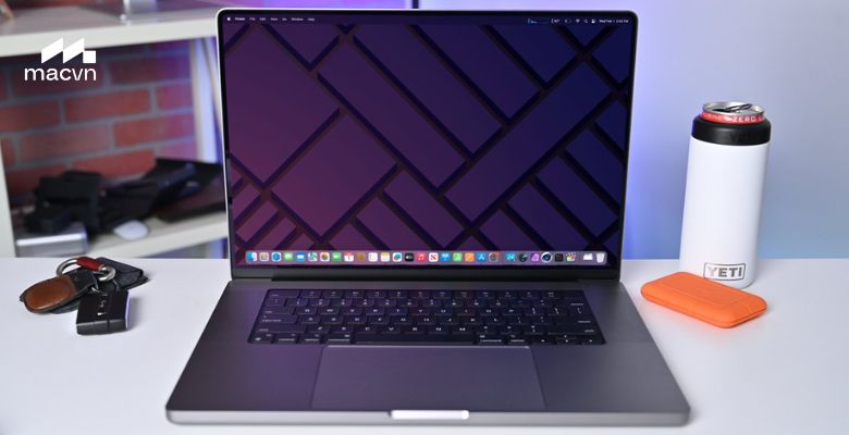 Trang bị màn hình Liquid Retina XDR rực rỡ