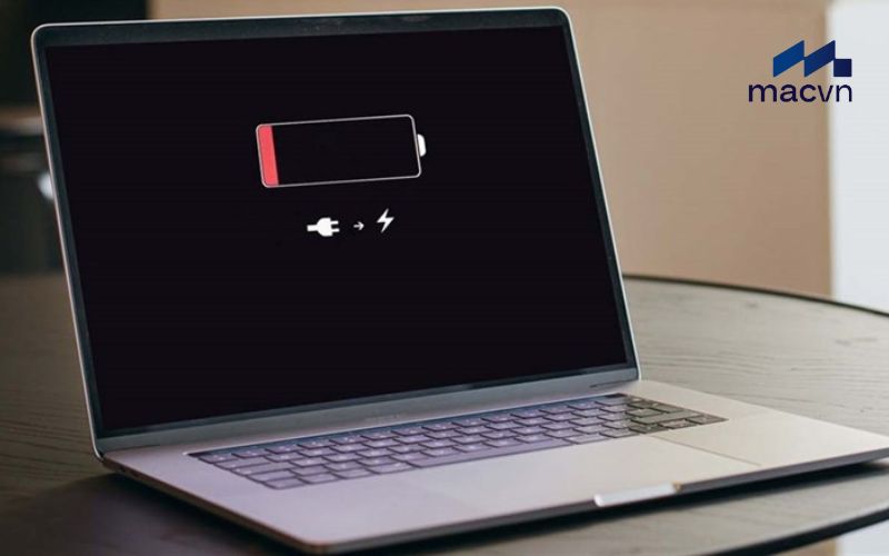 Tránh để macbook sạc đầy 100% hoặc để pin cạn kiệt