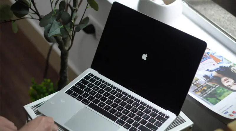 Khởi động lại Macbook để khắc phục lỗi xung đột phần mềm Khởi động lại Macbook để khắc phục lỗi xung đột phần mềm