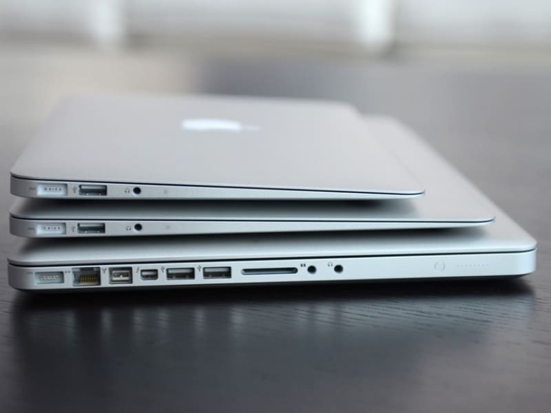 Nhân viên văn phòng cấp cao, chuyên viên kinh doanh nên chọn Macbook Air mỏng nhẹ