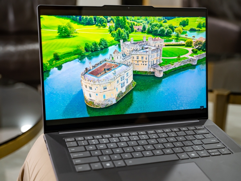 GPU Intel Arc Graphics cải thiện khả năng xử lý đồ họa, hỗ trợ mượt mà các ứng dụng sáng tạo