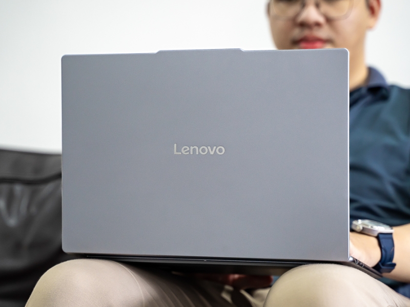 Màn hình lớn 15.3 inch cung cấp không gian làm việc rộng rãi