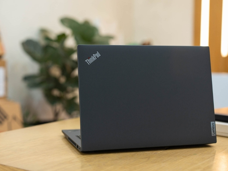 Thinkpad T14 Gen 4 sở hữu nhiều cải tiến về màn hình và hiệu năng
