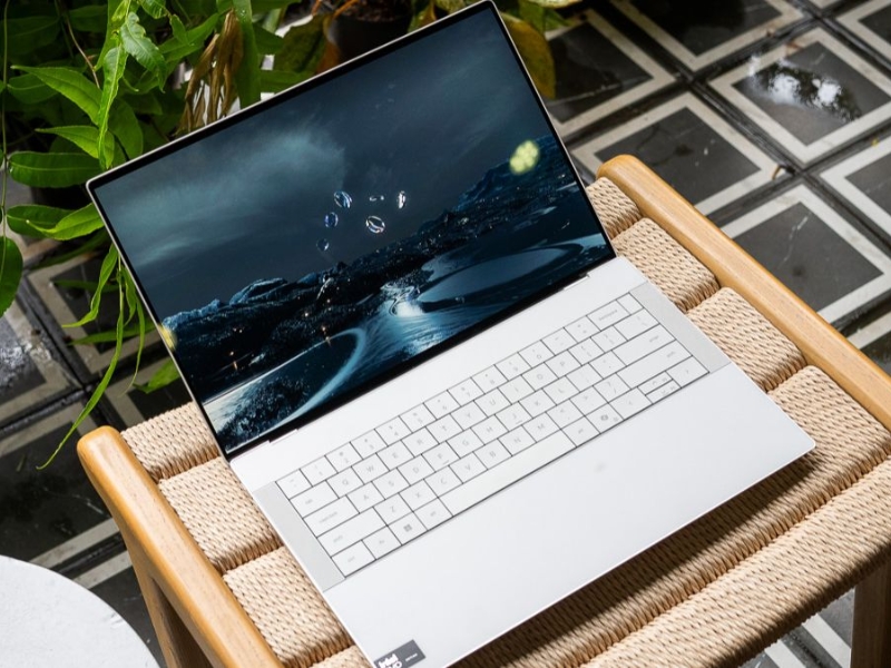 Dell XPS phù hợp với những ai cần một thiết bị mạnh mẽ, chạy được phần mềm chuyên ngành