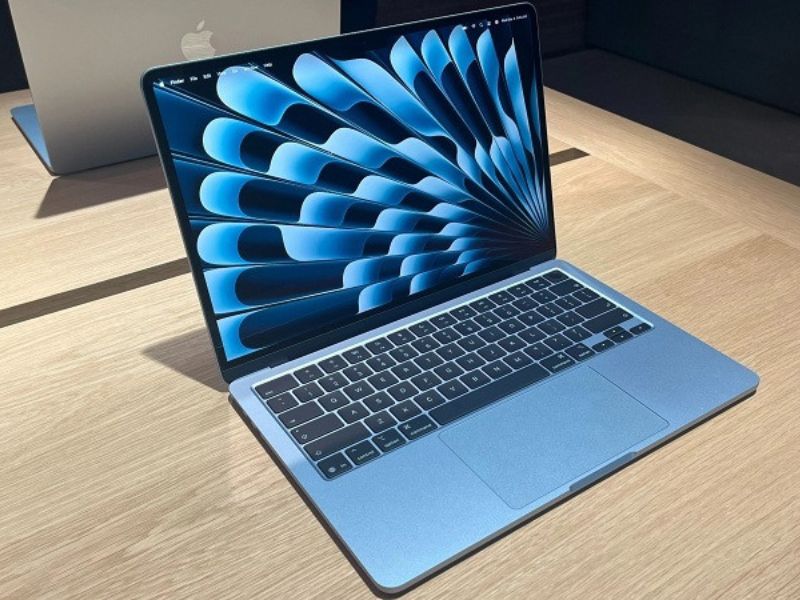 Macbook Air M5 13 inch vận hành các ứng dụng văn phòng và đồ họa mượt mà