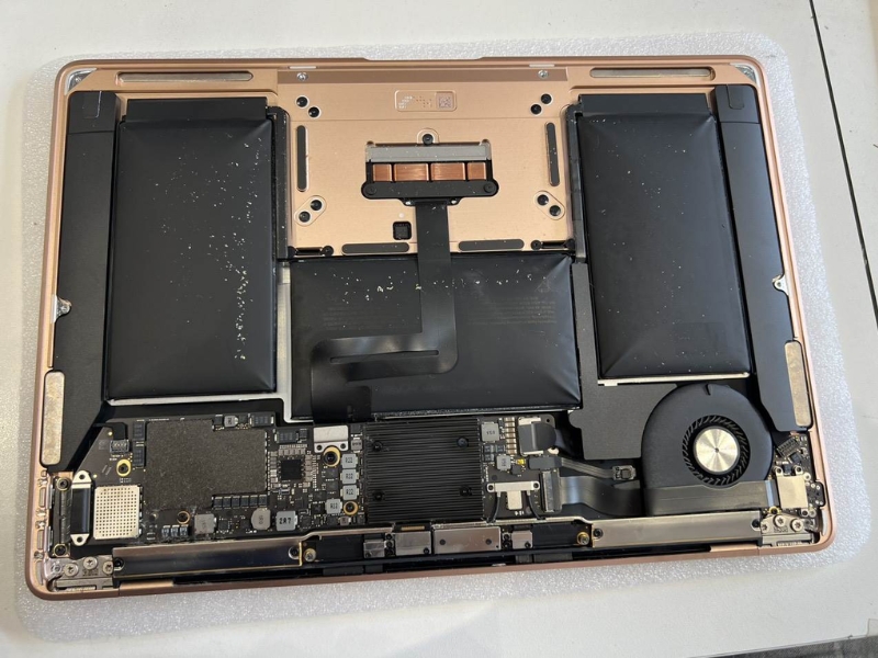 Bạn nên ưu tiên các cửa hàng chuyên về Macbook
