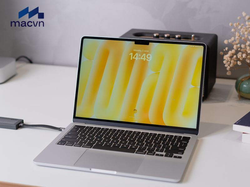 Bạn nên chọn máy tính có RAM tối thiểu 16 GB