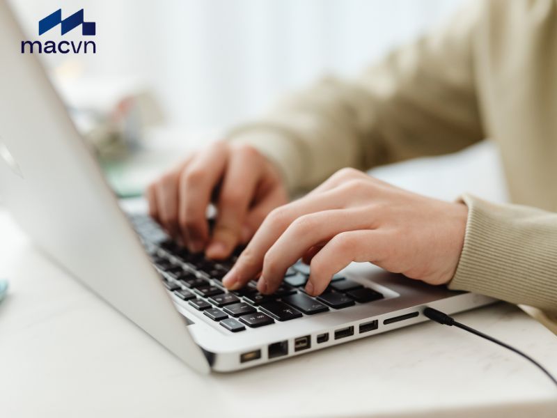 Giáo viên cần quan tâm gì khi chọn laptop?