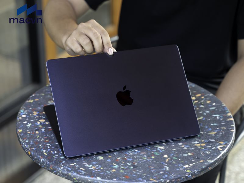Giáo viên nên mua laptop ở mức giá nào?