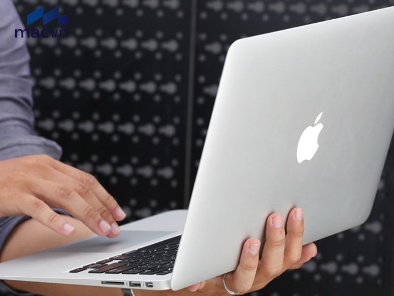 MacBook và Windows đều có thể dùng trong giảng dạy thông thường